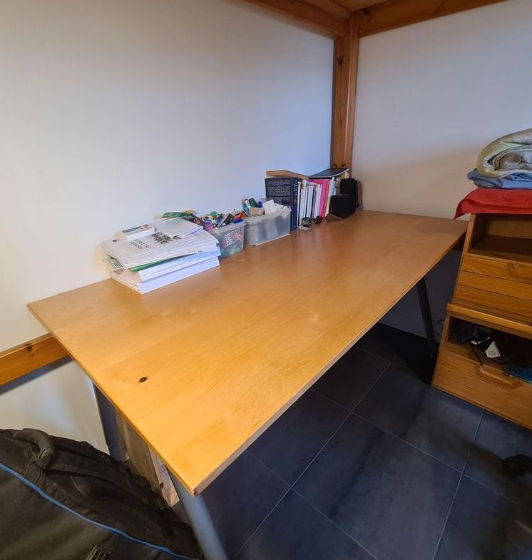 Grand bureau en bois – Image 2