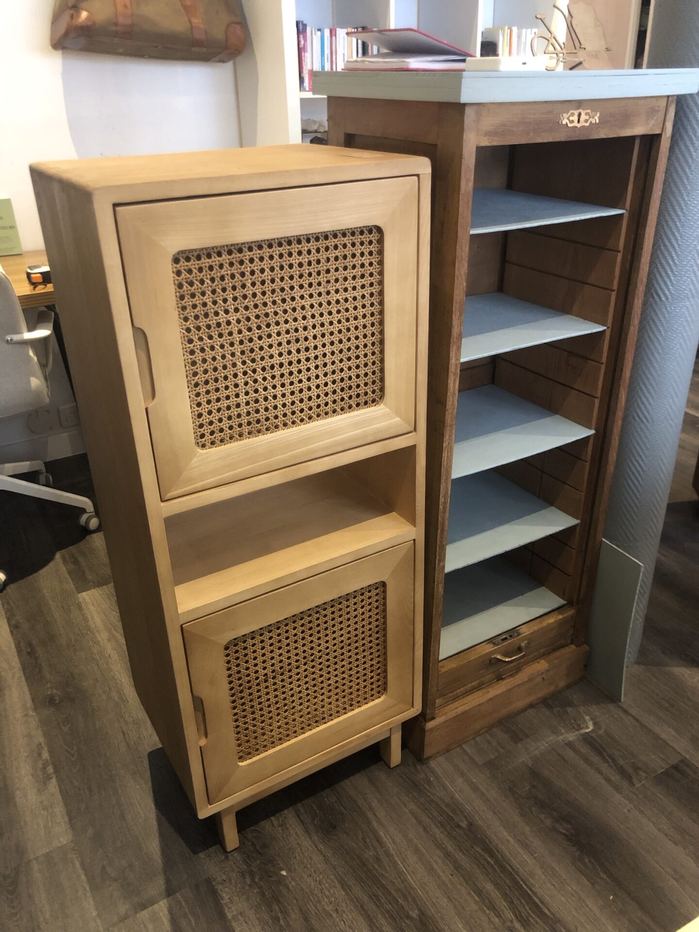 Petite bibliothèque - meuble de rangement « LUIS » en orme massif et cannage – Image 8