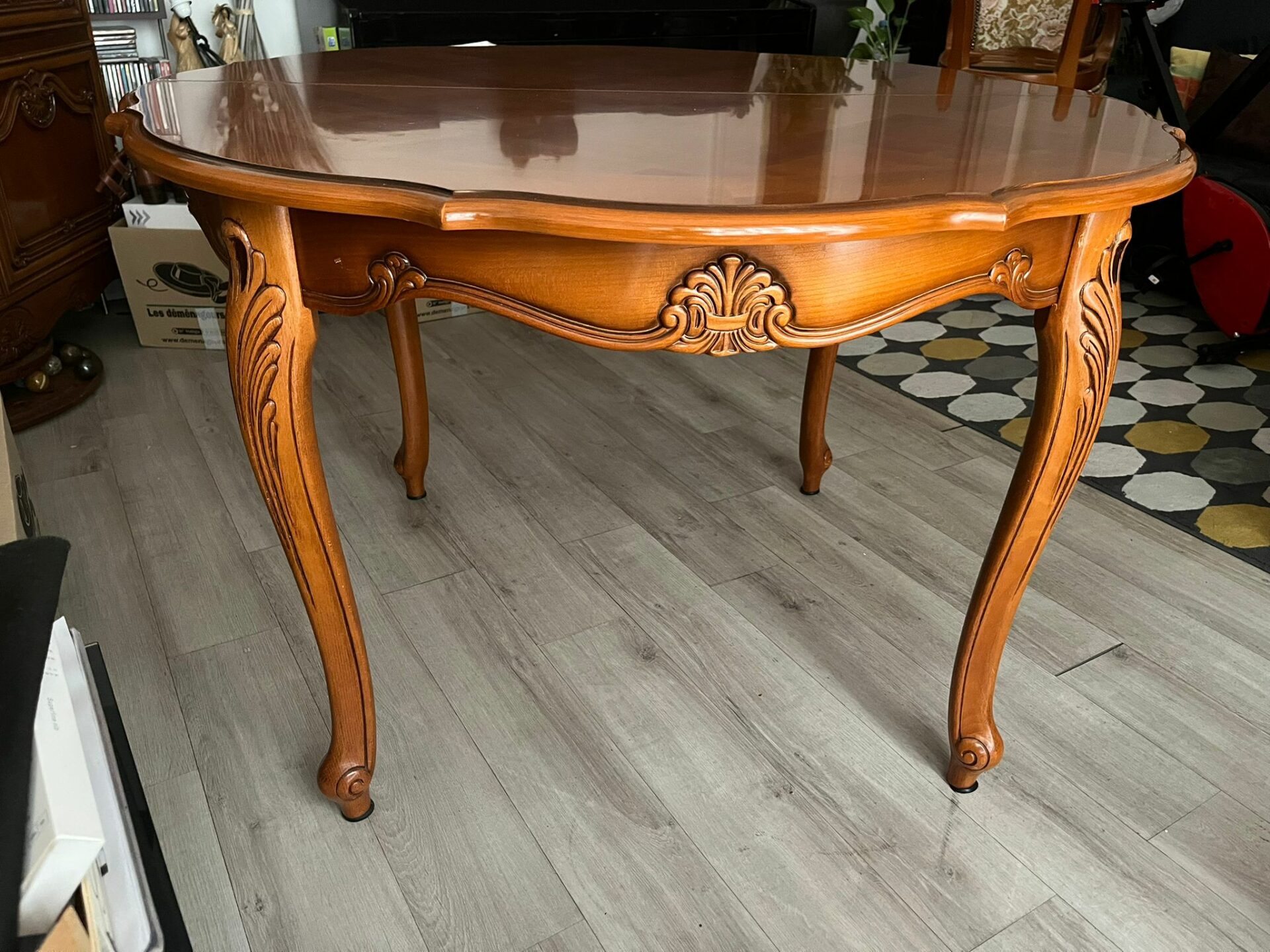Table ronde extensible et chaises – Image 2