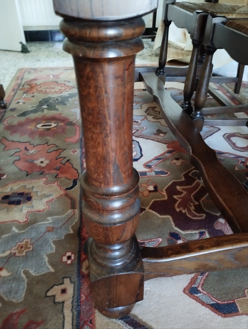 Table en bois massif.
(Possibilité de poncage et éclaircissement) – Image 4