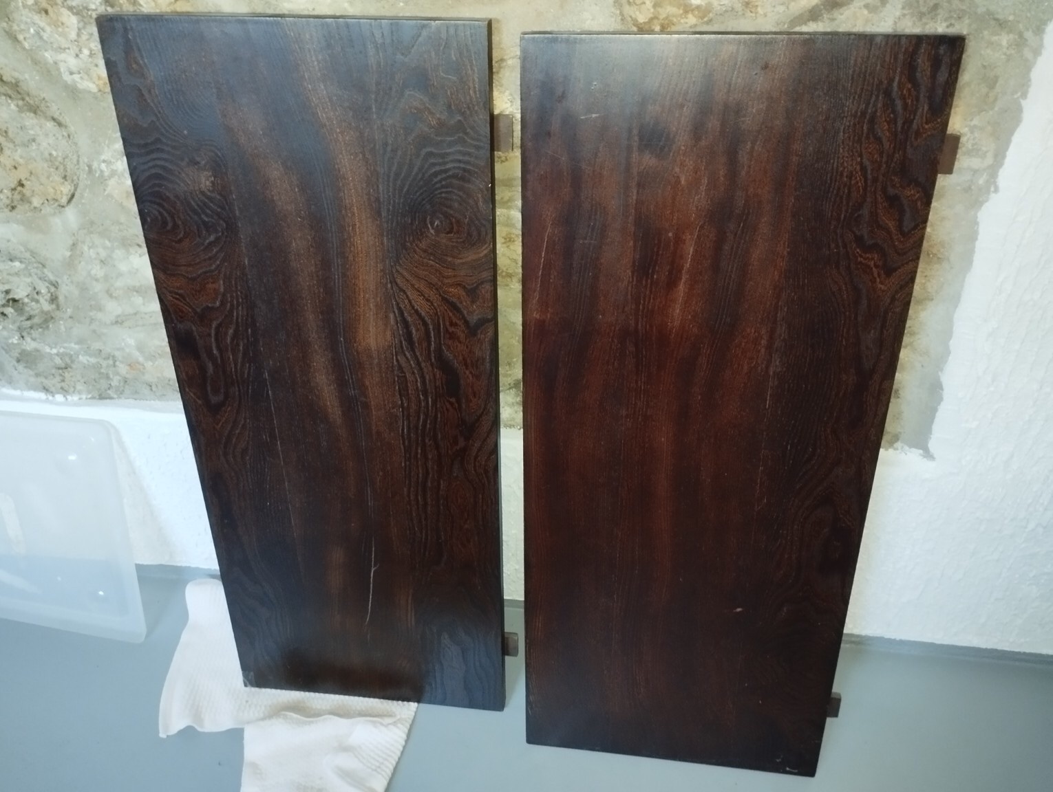 Table en bois massif.
(Possibilité de poncage et éclaircissement) – Image 3
