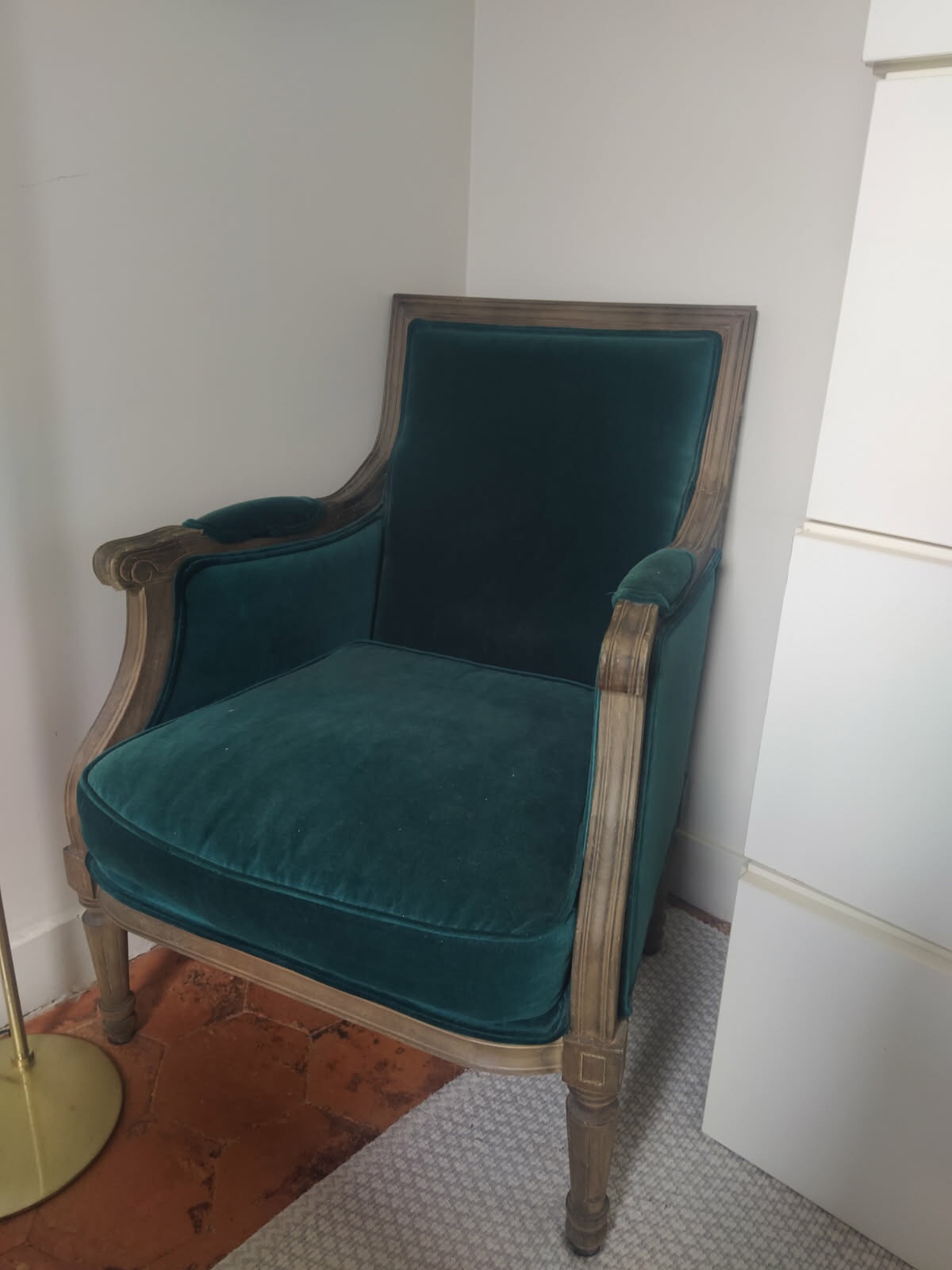 Fauteuil ancien retapissé tissu vert canard – Image 3