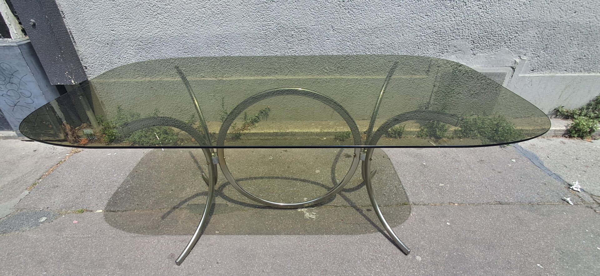 Table de salle à manger vintage en verre fumé et acier chromé – Image 4