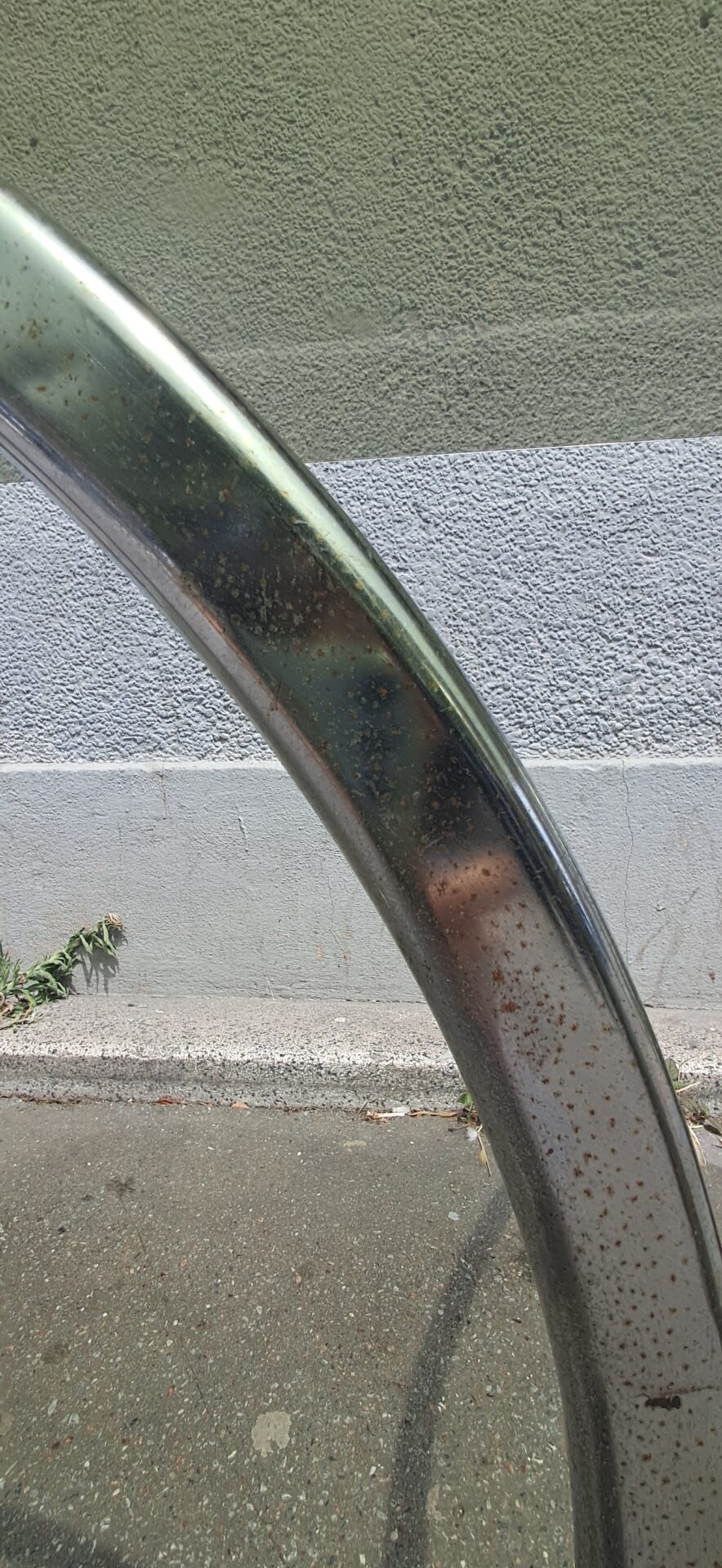 Table de salle à manger vintage en verre fumé et acier chromé – Image 3
