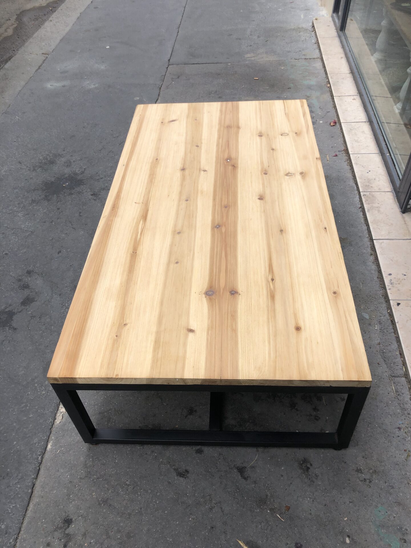 Table basse pin et métal noir – Image 4