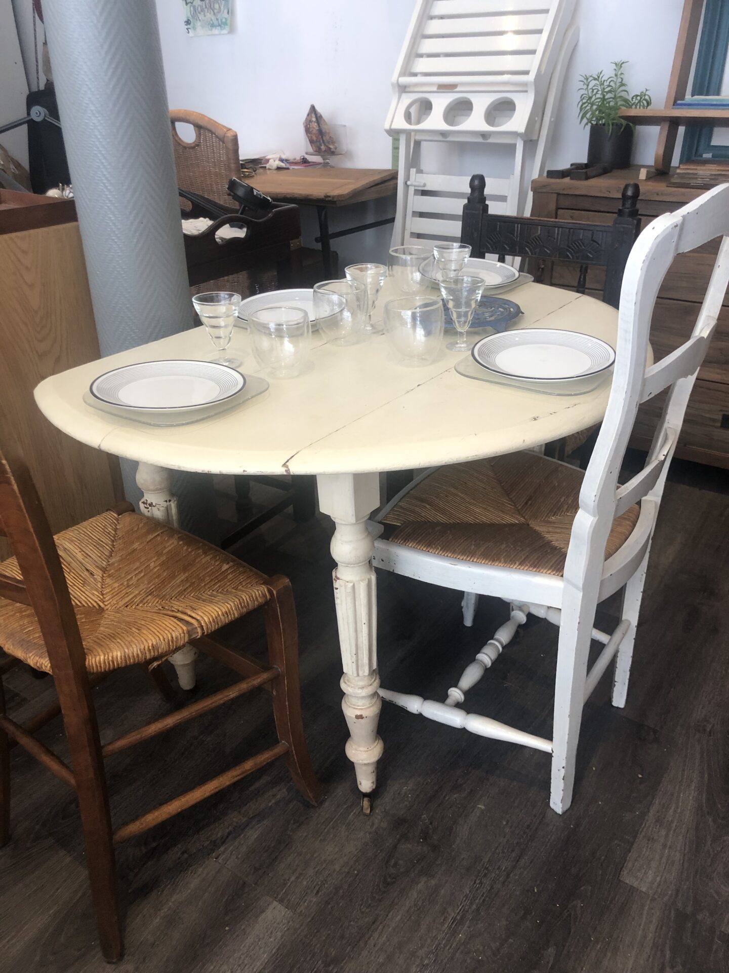 Table de salle à manger patine blanche (2 rabats 1 rallonge) – Image 5