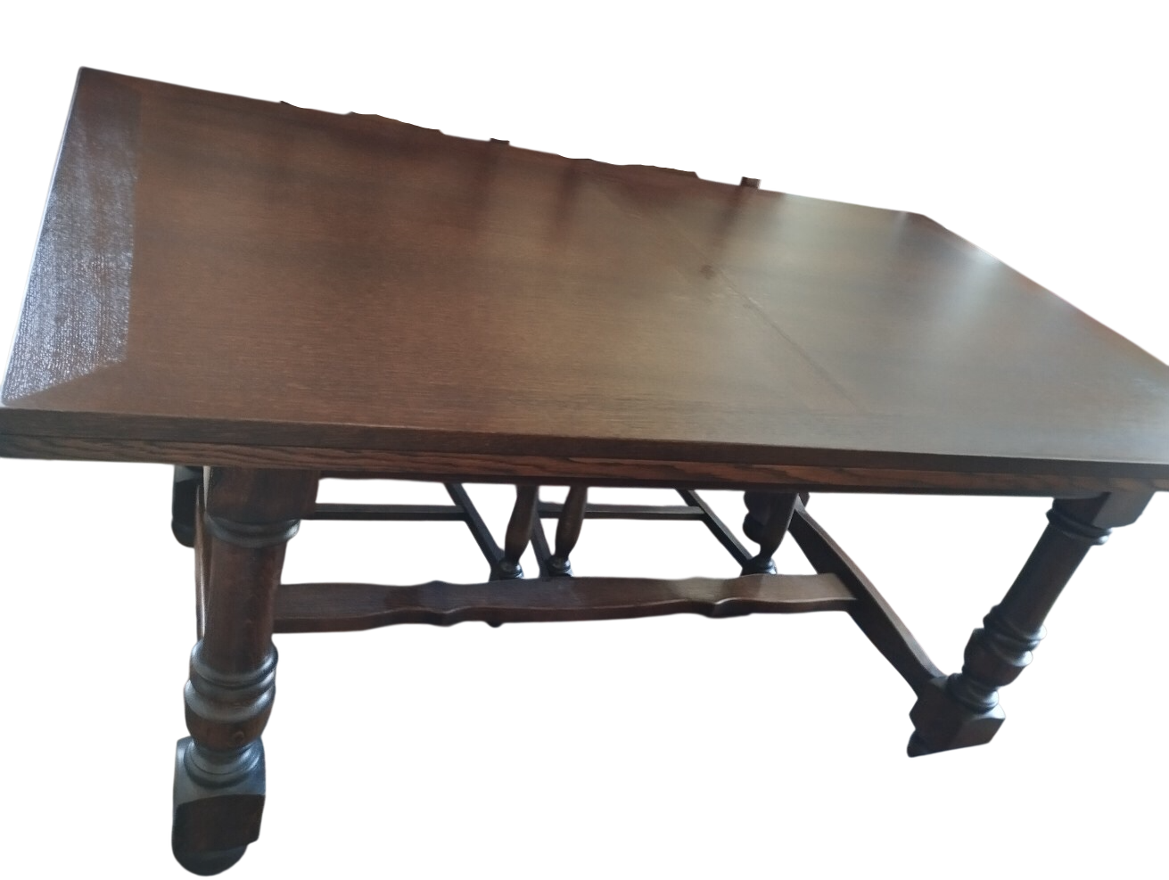 Table en bois massif.
(Possibilité de poncage et éclaircissement)
