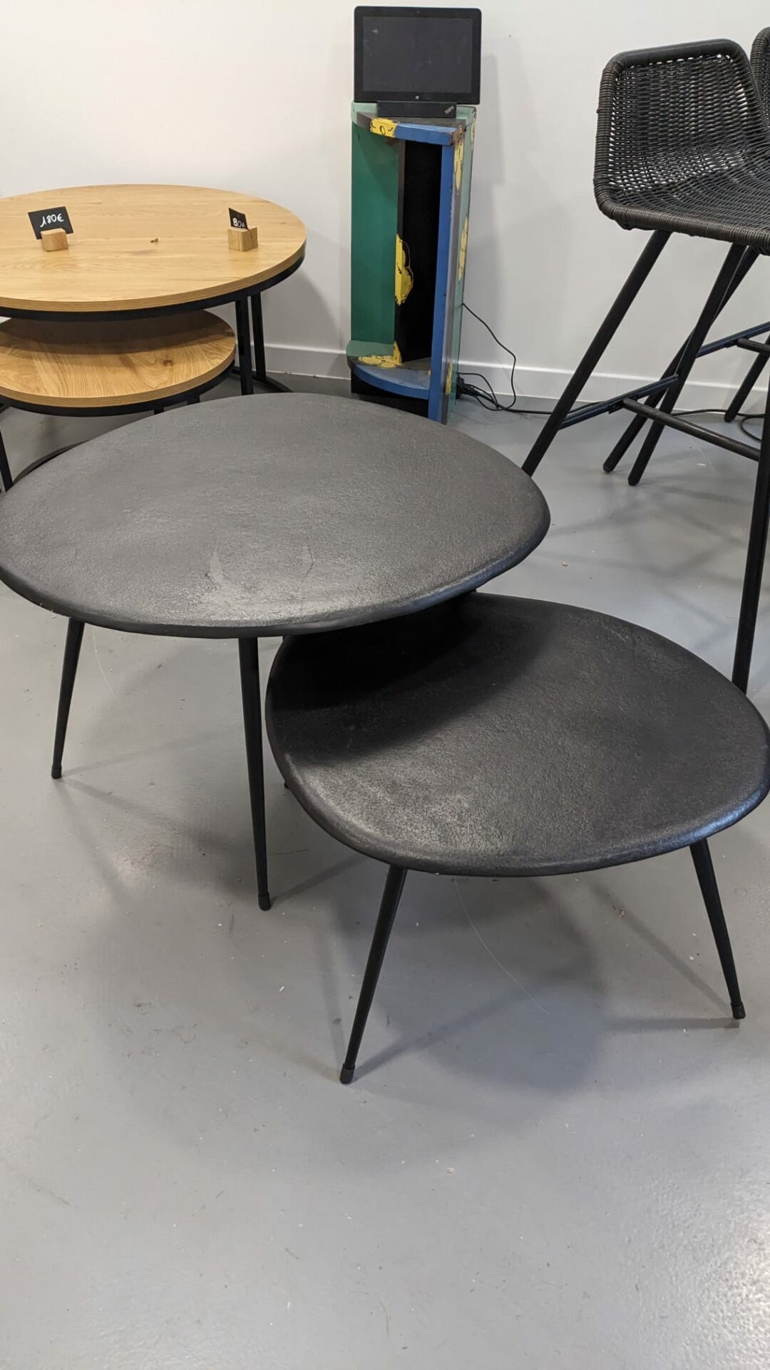 Paire de table basse en fonte d'aluminium – Image 3