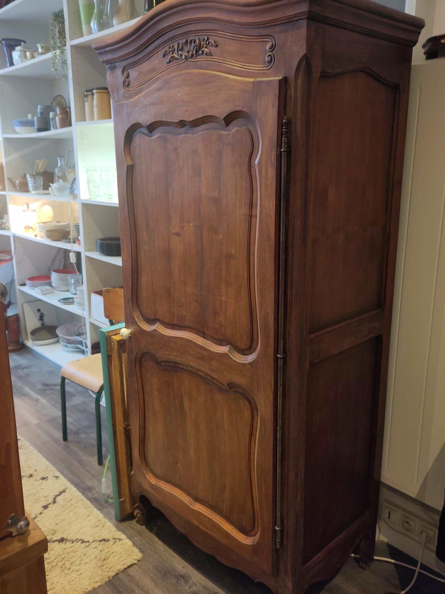 Armoire Bonnetiére en bois rénovée – Image 3