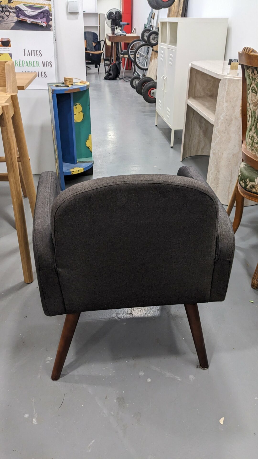 Petit fauteuil anthracite style chauffeuse – Image 3