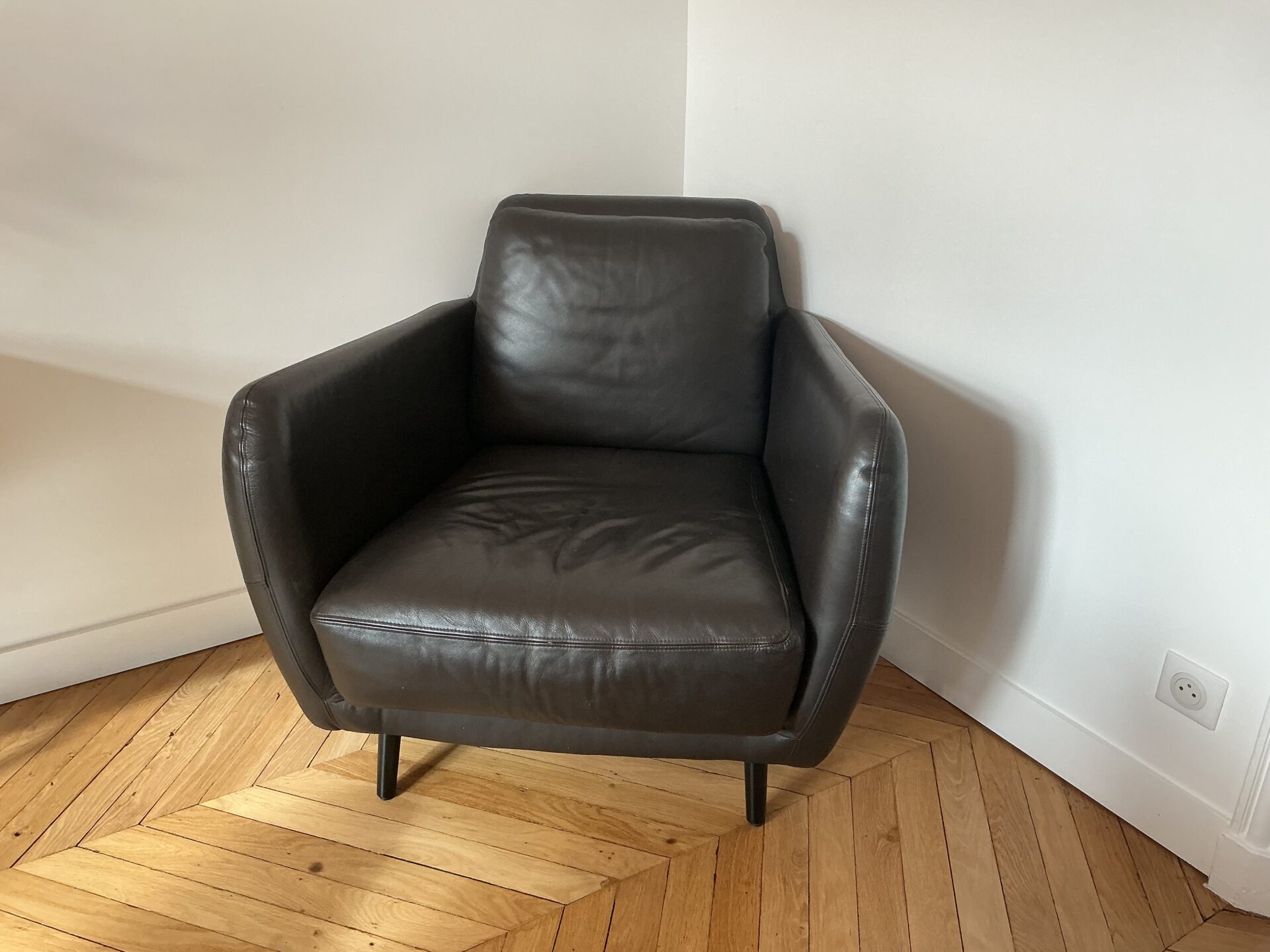 2 Fauteuils en Cuir Marron foncé Habitat - Modèle Ella – Image 5