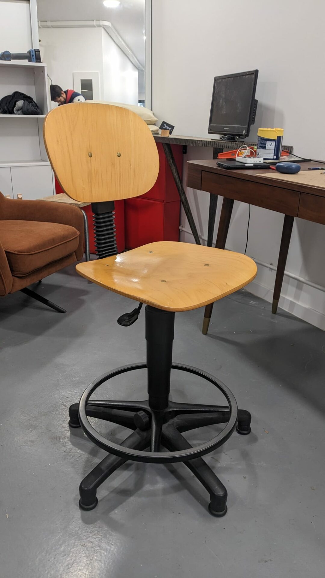 Chaise de bureau / atelier rotative – Image 3