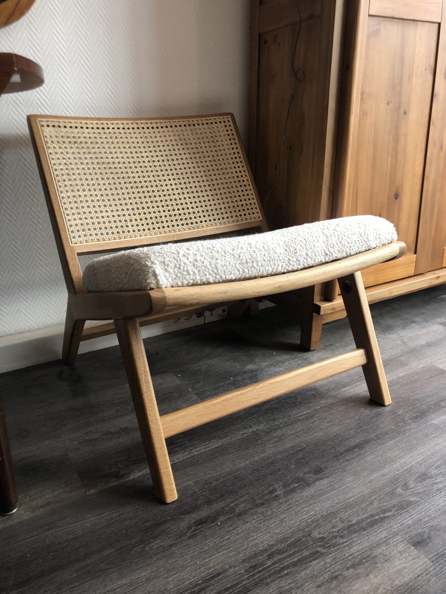 Fauteuil chene - cannage - tissu bouclette blanc – Image 3