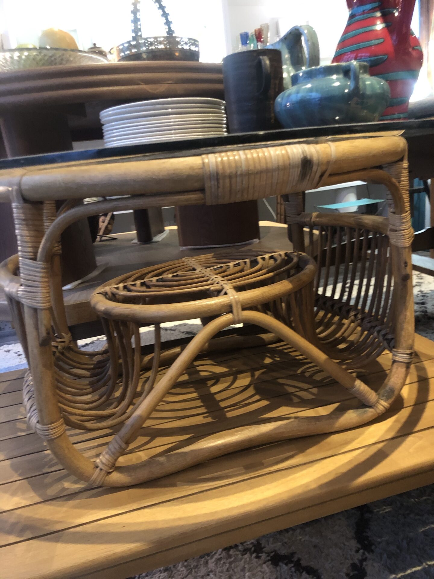 Table basse en rotin et verre transparent – Image 12