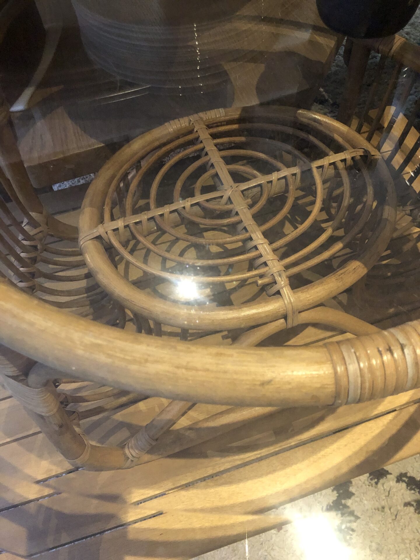 Table basse en rotin et verre transparent – Image 11