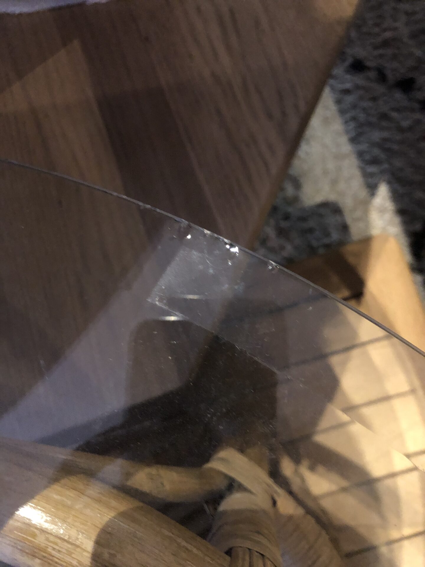 Table basse en rotin et verre transparent – Image 7