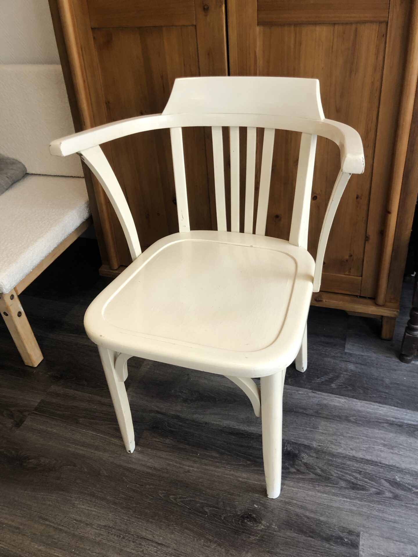 Fauteuil blanc style américain – Image 4