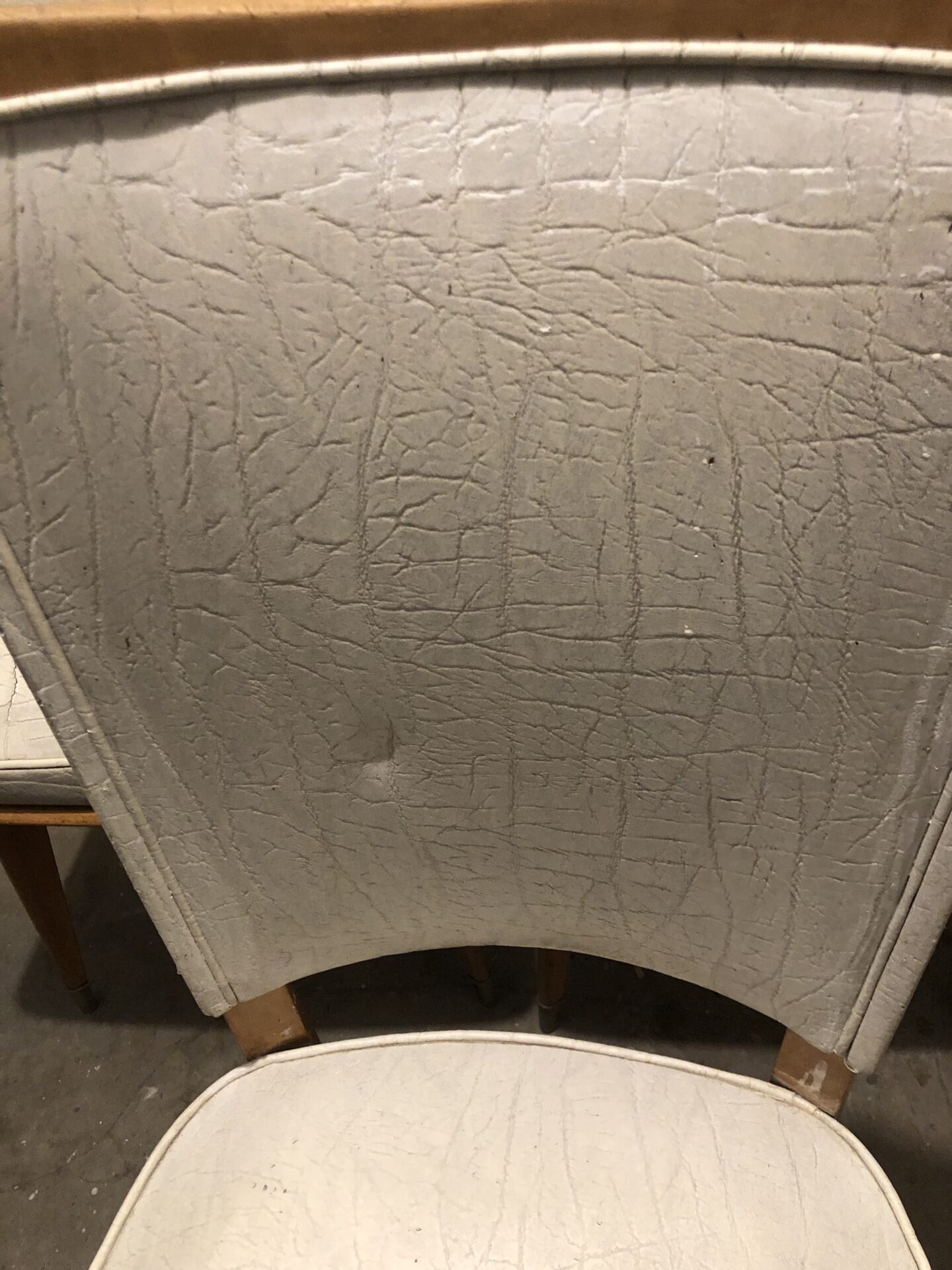 Paire de chaises en cuir blanc vintage années 50 – Image 3