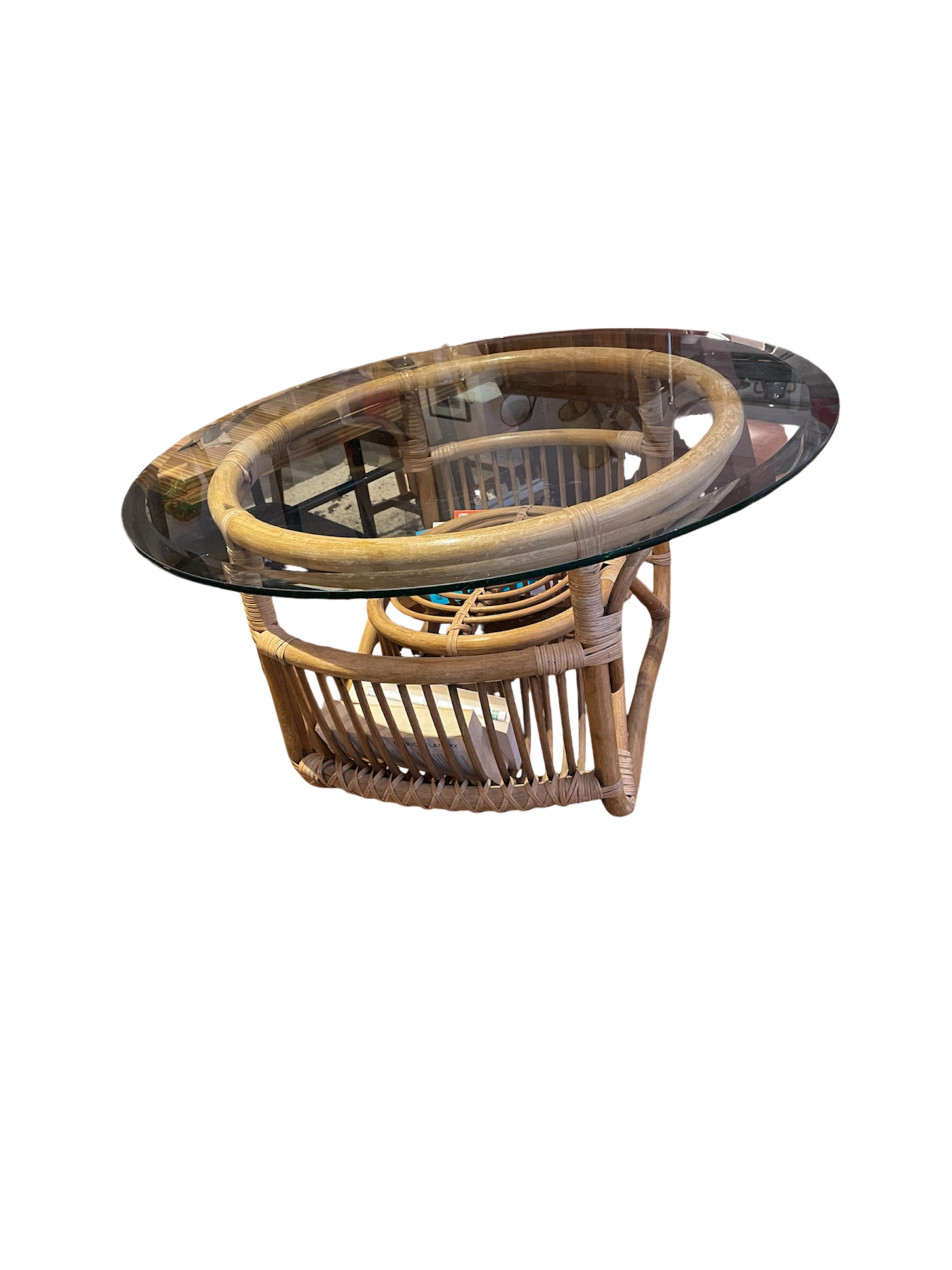 Table basse en rotin et verre transparent