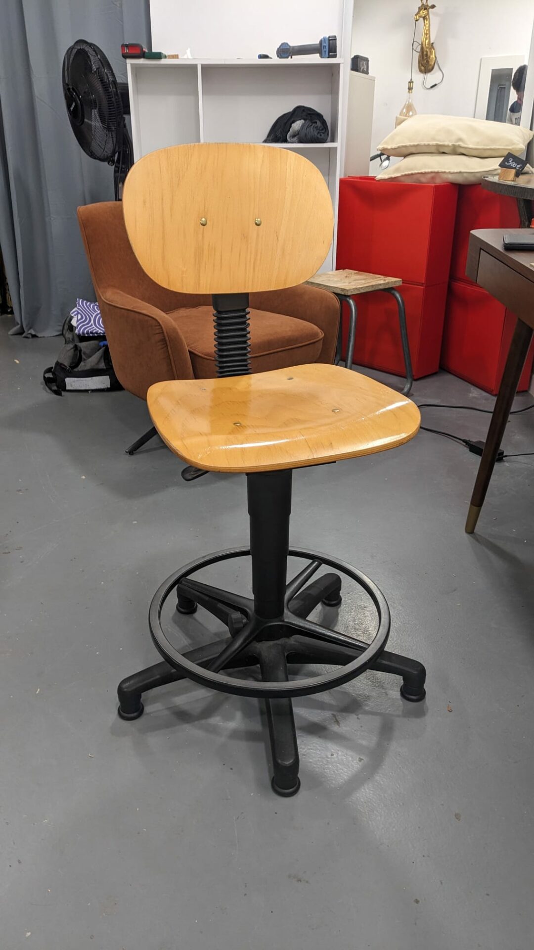 Chaise de bureau / atelier rotative – Image 2