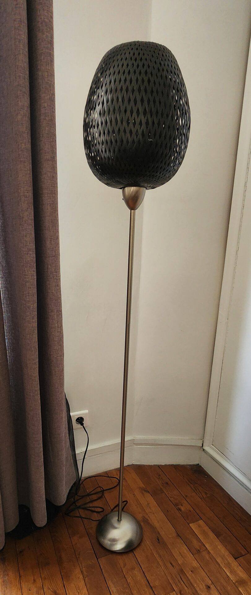 Lampadaire noir tressé – Image 2