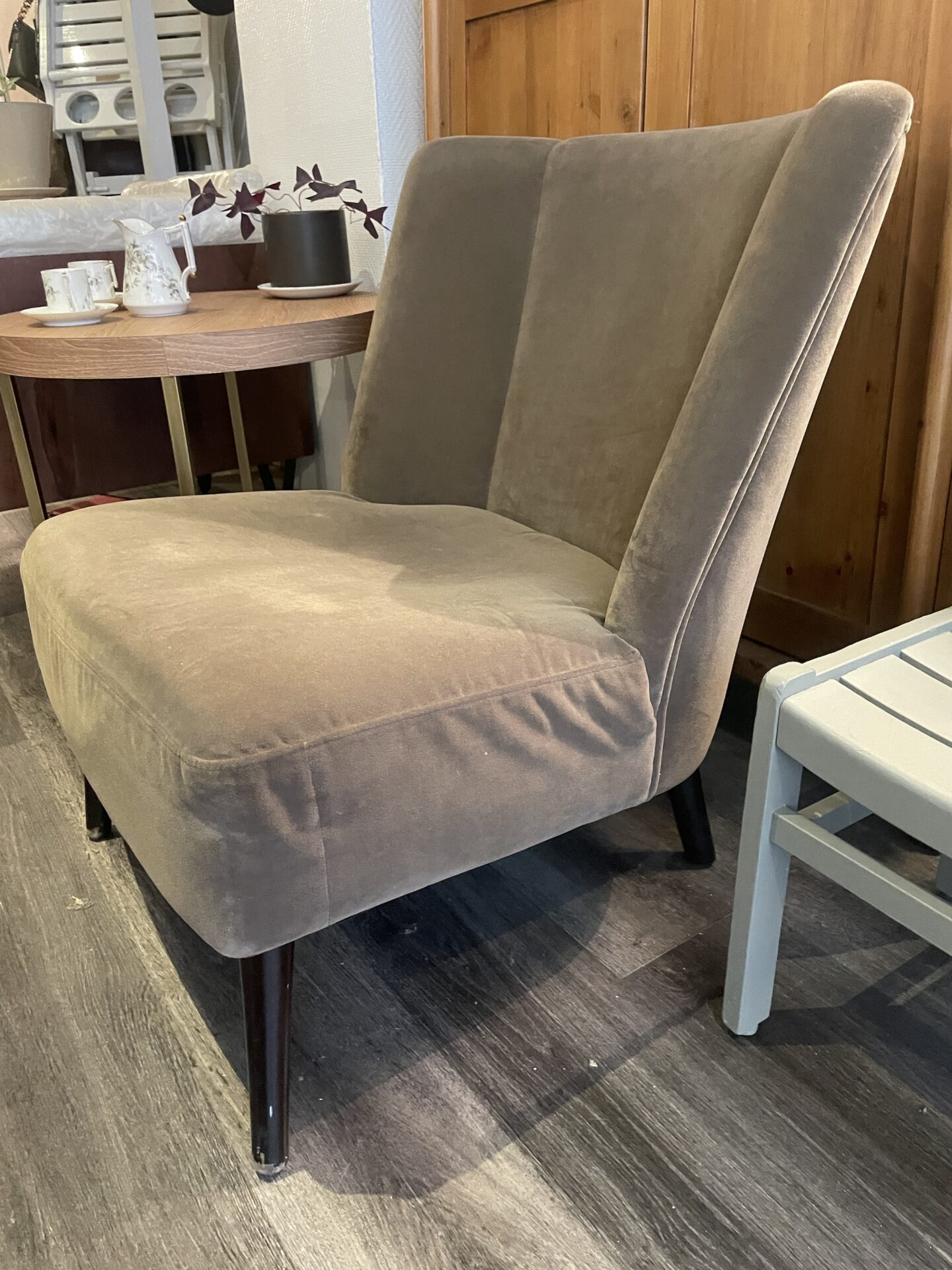 Fauteuil velours gris foncé – Image 3