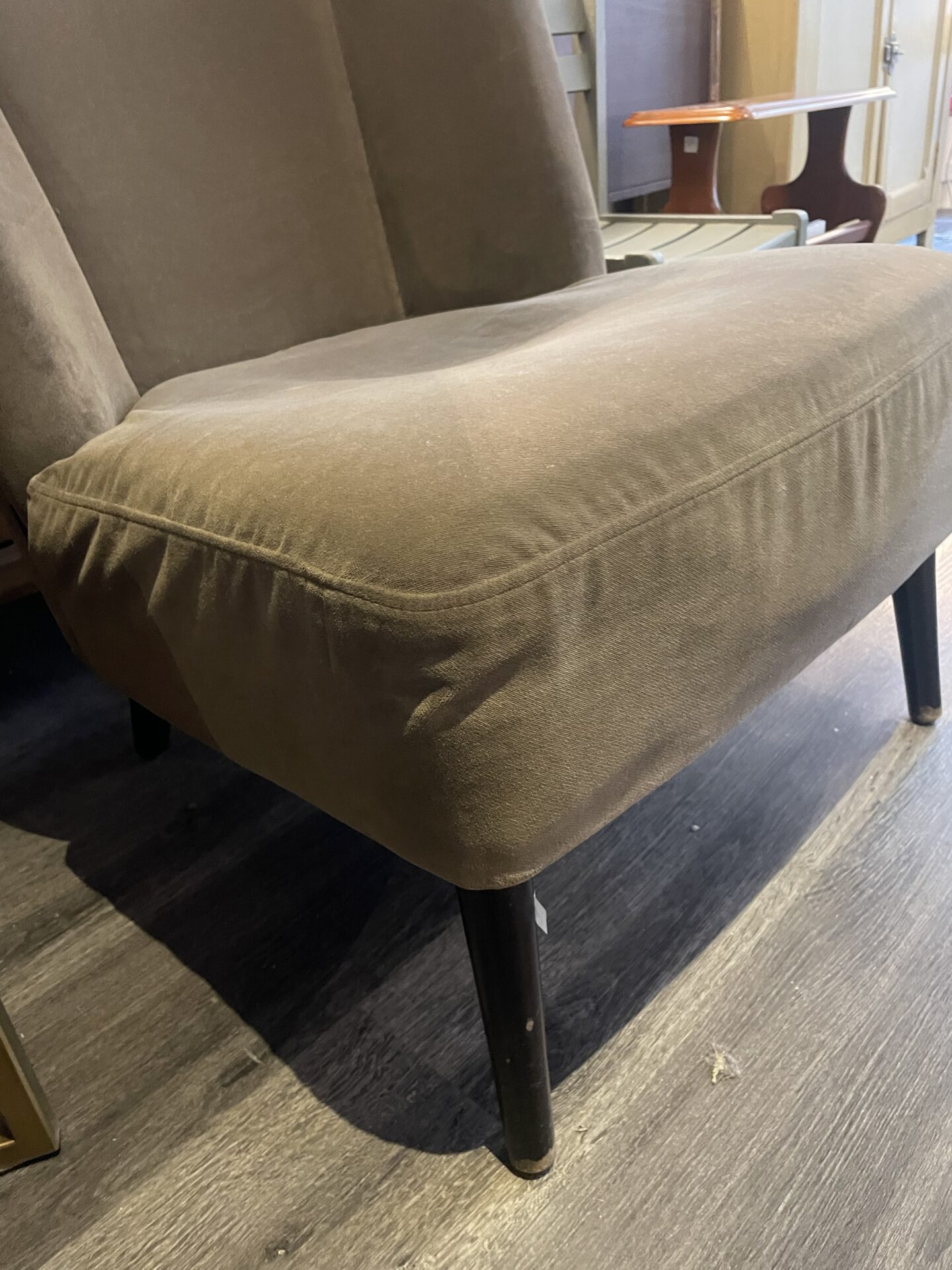 Fauteuil velours gris foncé – Image 2