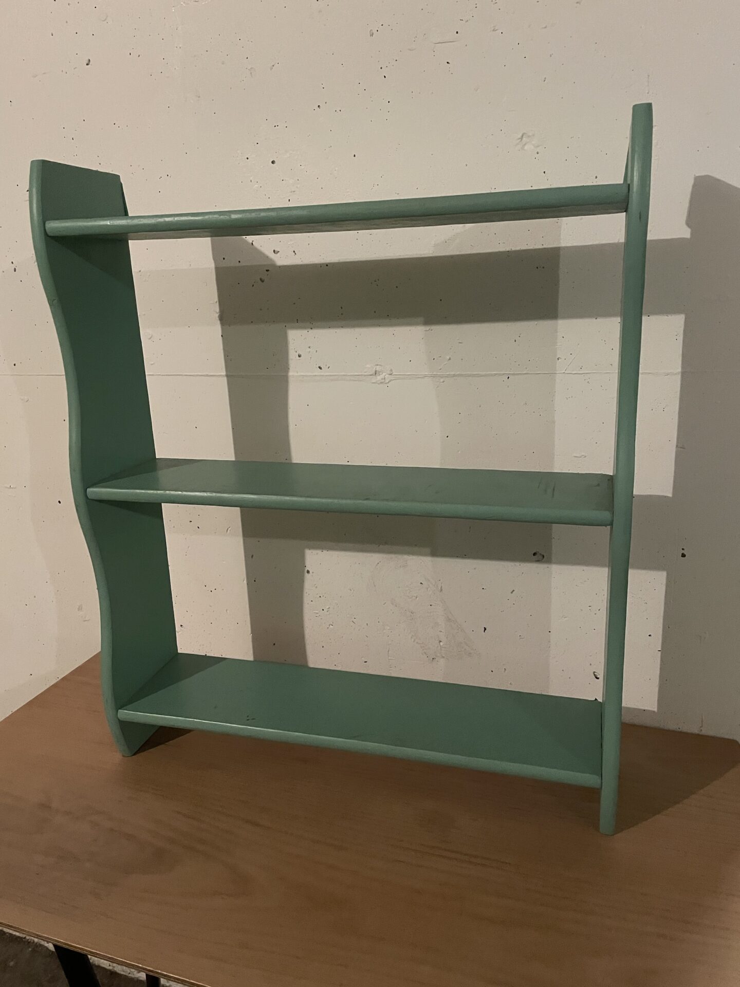 Étagères vertes en bois – Image 4