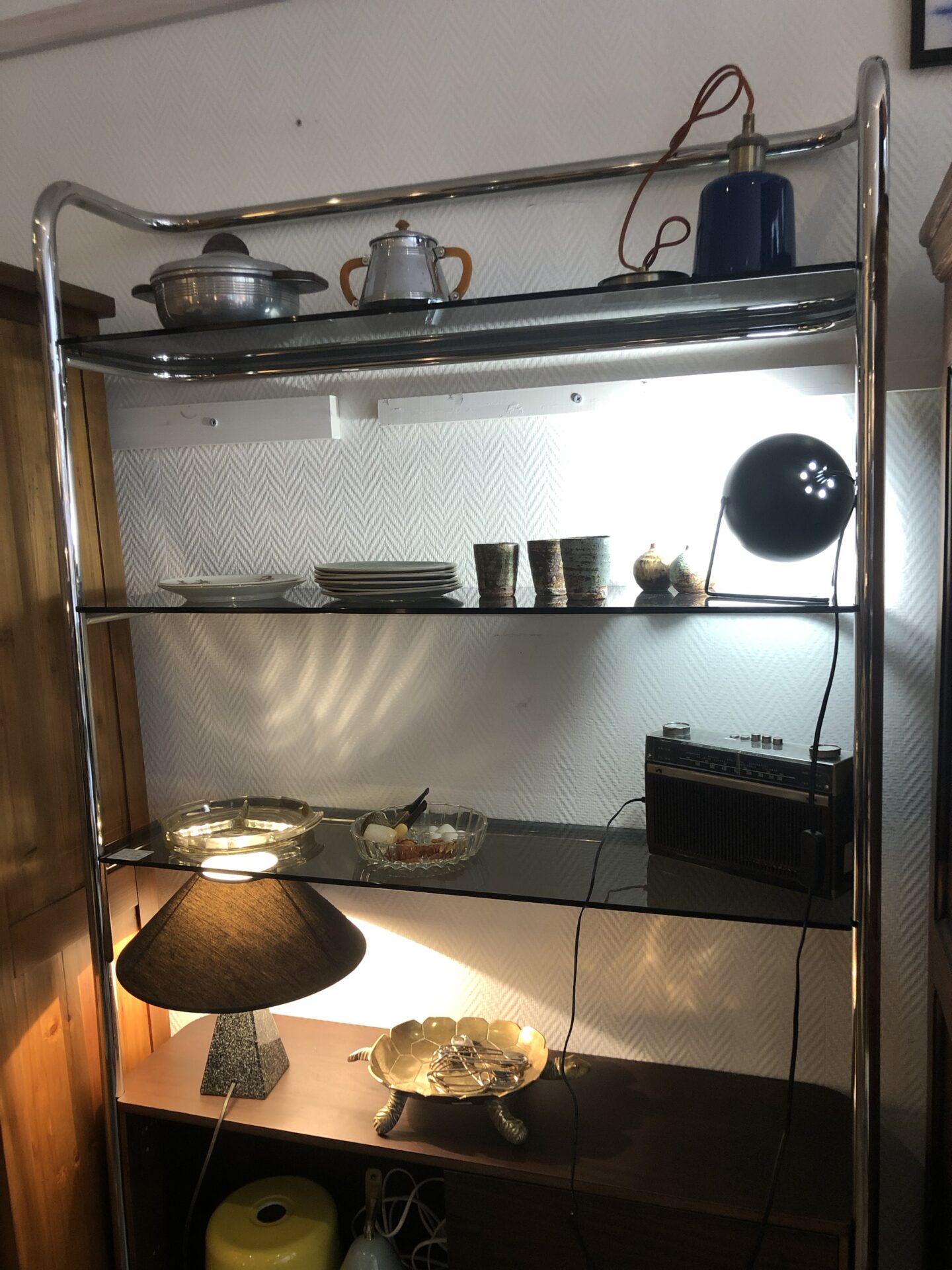Étagère en acier chromé et son caisson 1 porte – Image 3