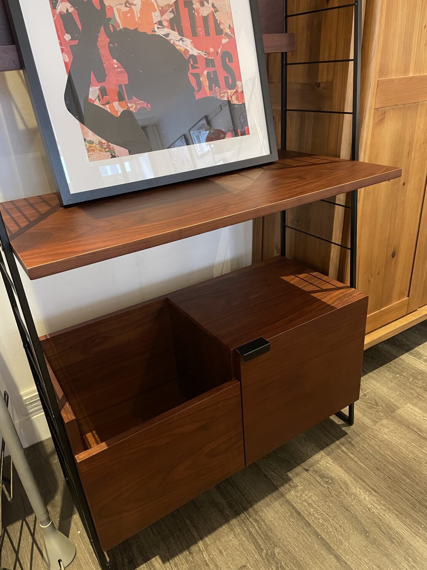 Étagère - Meuble Tv / hi-fi reddition vintage LA REDOUTE - noyer et métal – Image 6