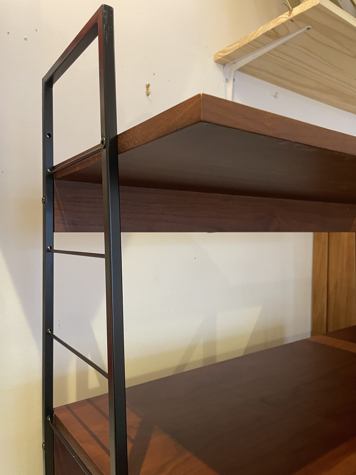 Étagère - Meuble Tv / hi-fi reddition vintage LA REDOUTE - noyer et métal – Image 7
