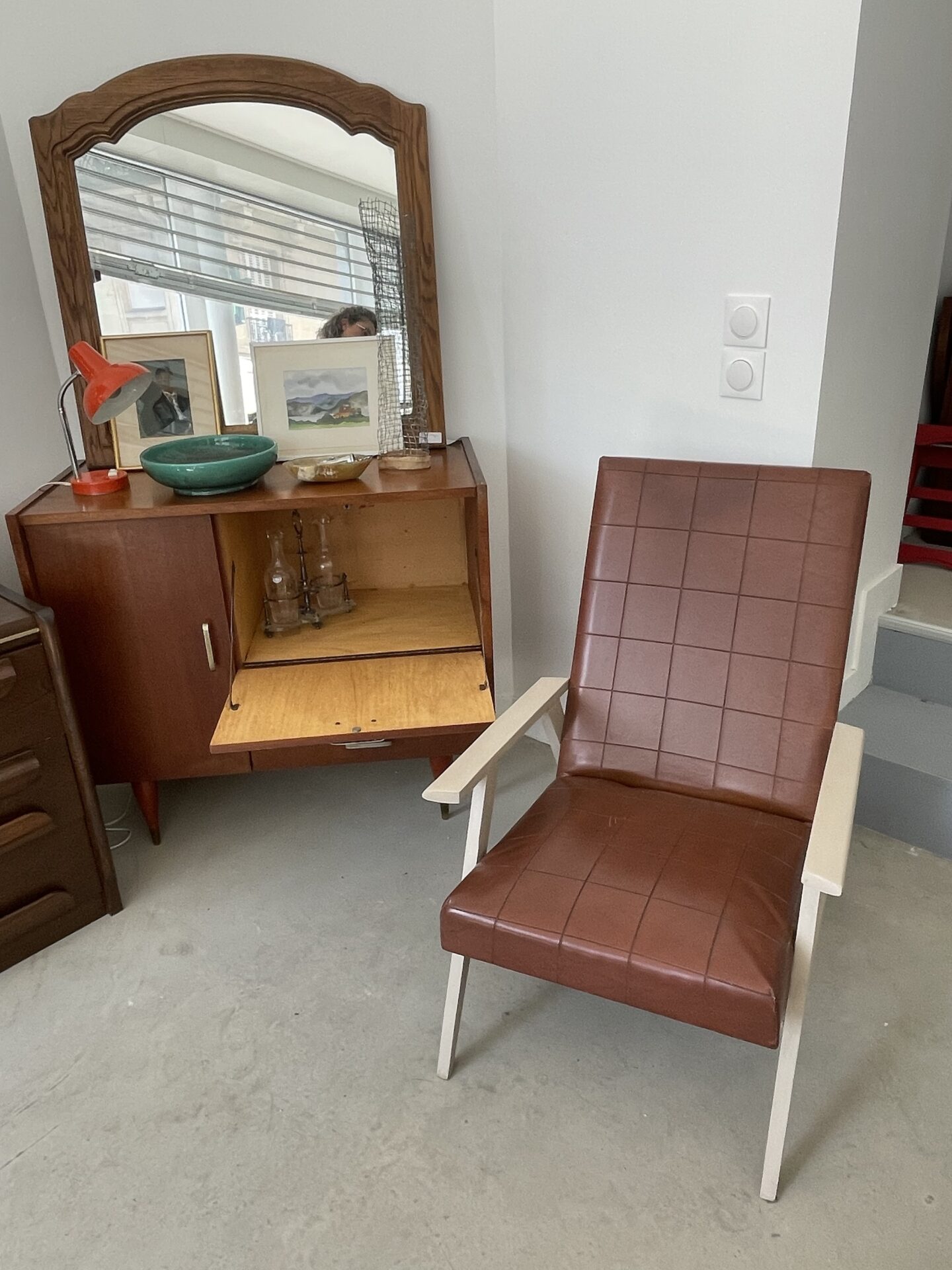 Fauteuil vintage skaï marron – Image 2