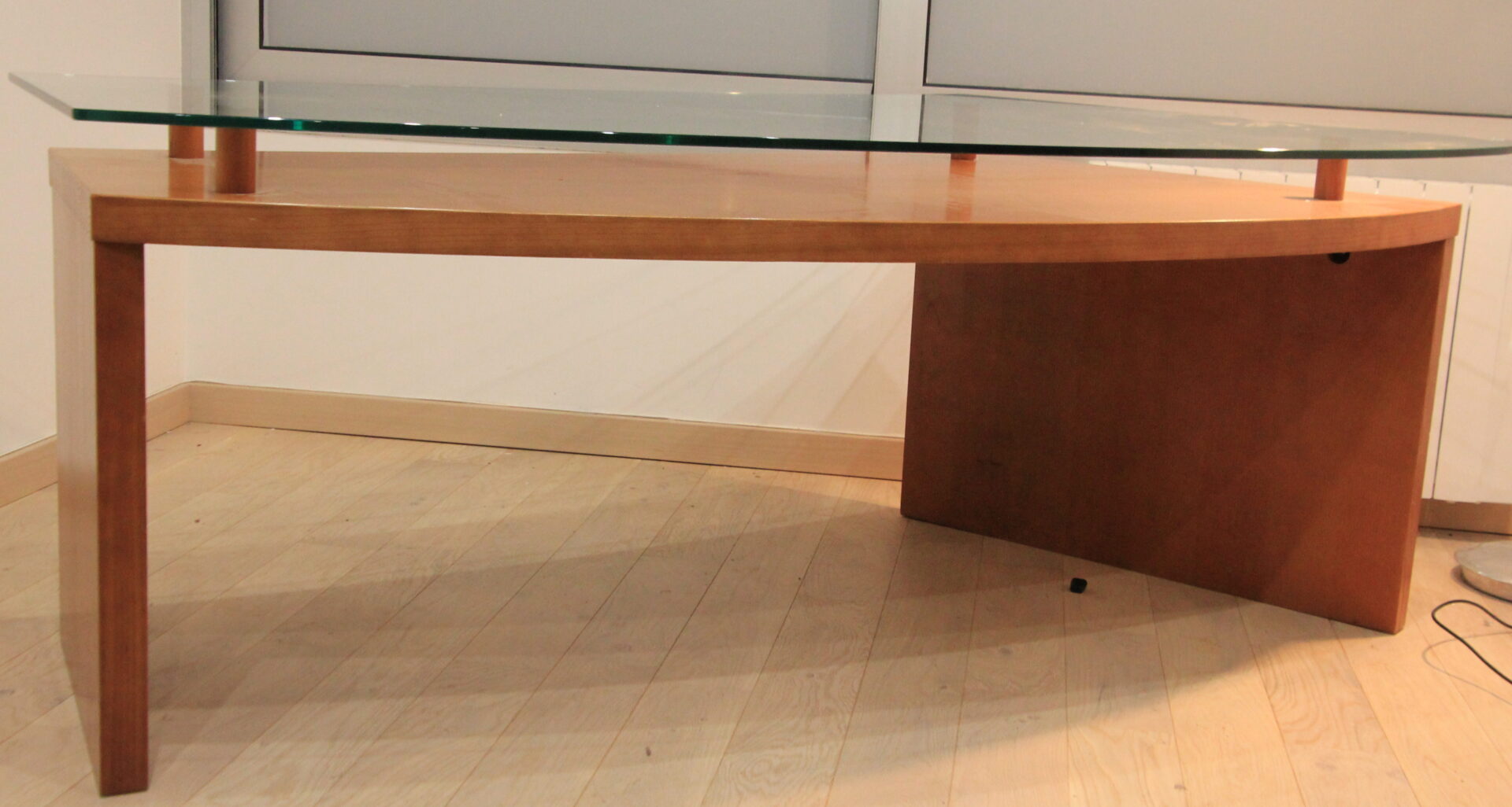 Bureau arrondi et son plateau de verre – Image 4