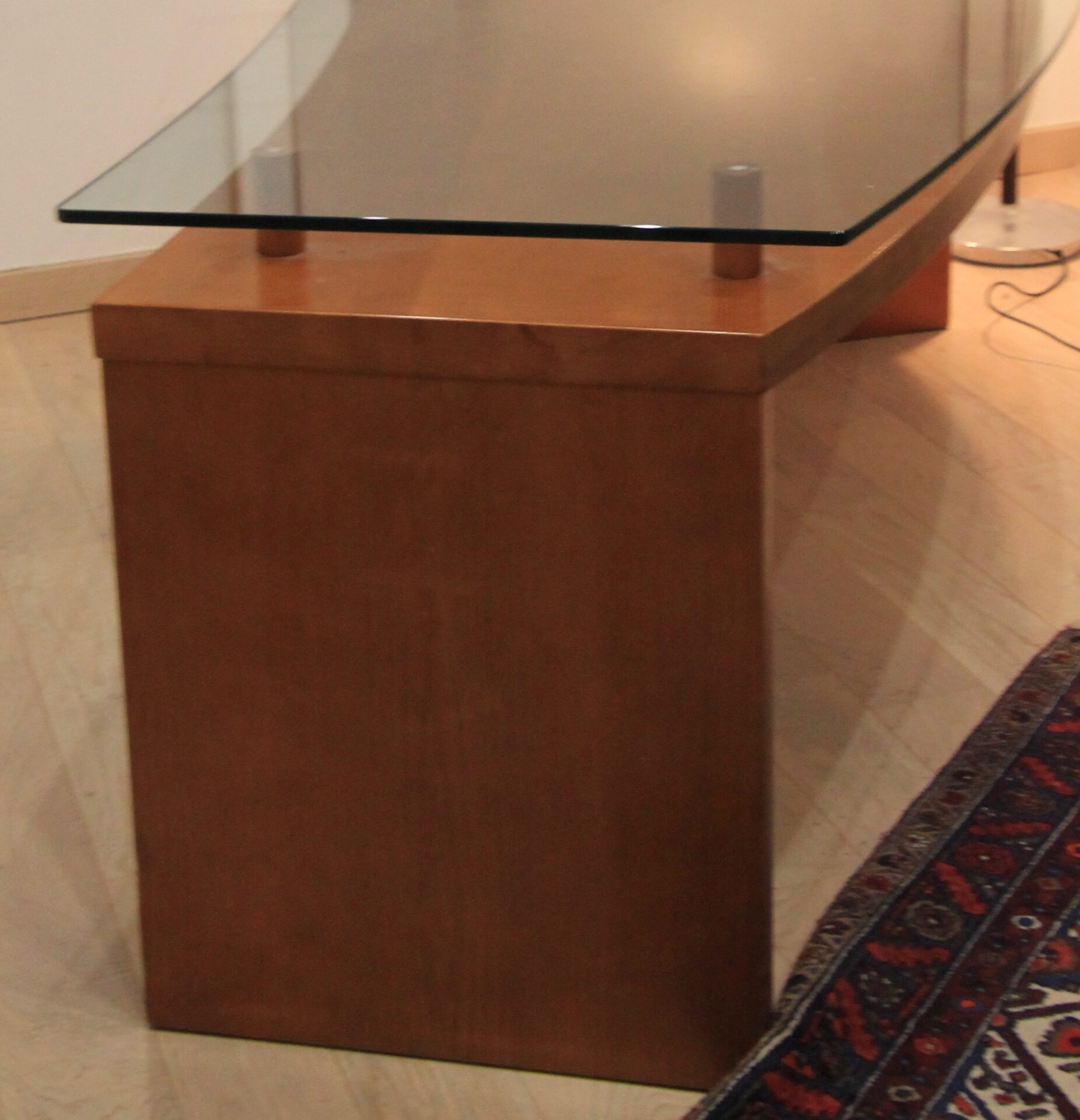Bureau arrondi et son plateau de verre – Image 6