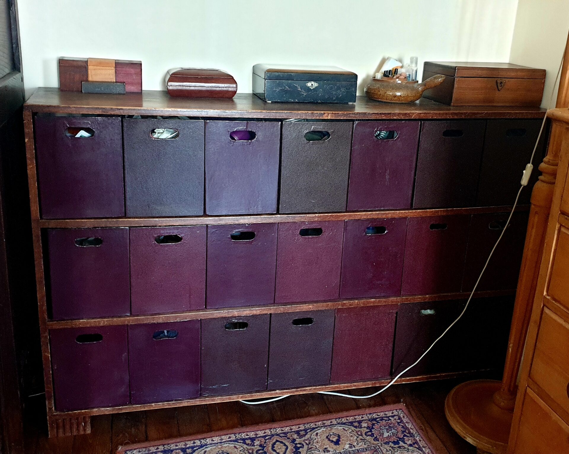 Buffet en bois teinté – Image 2