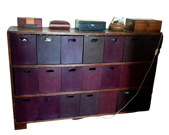 Buffet en bois teinté