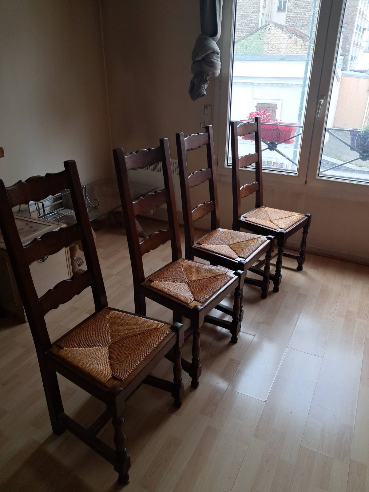 4 chaises en bois et paille – Image 4