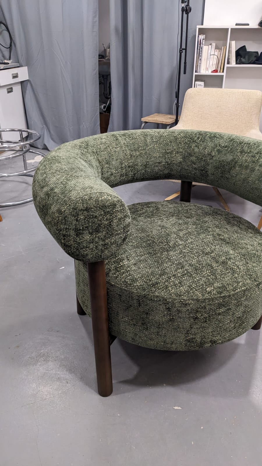 Fauteuil CAROL bois de frêne et tweed vert – Image 4