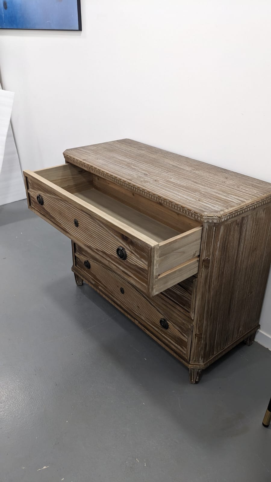 Commode en pin massif recyclé – Image 6