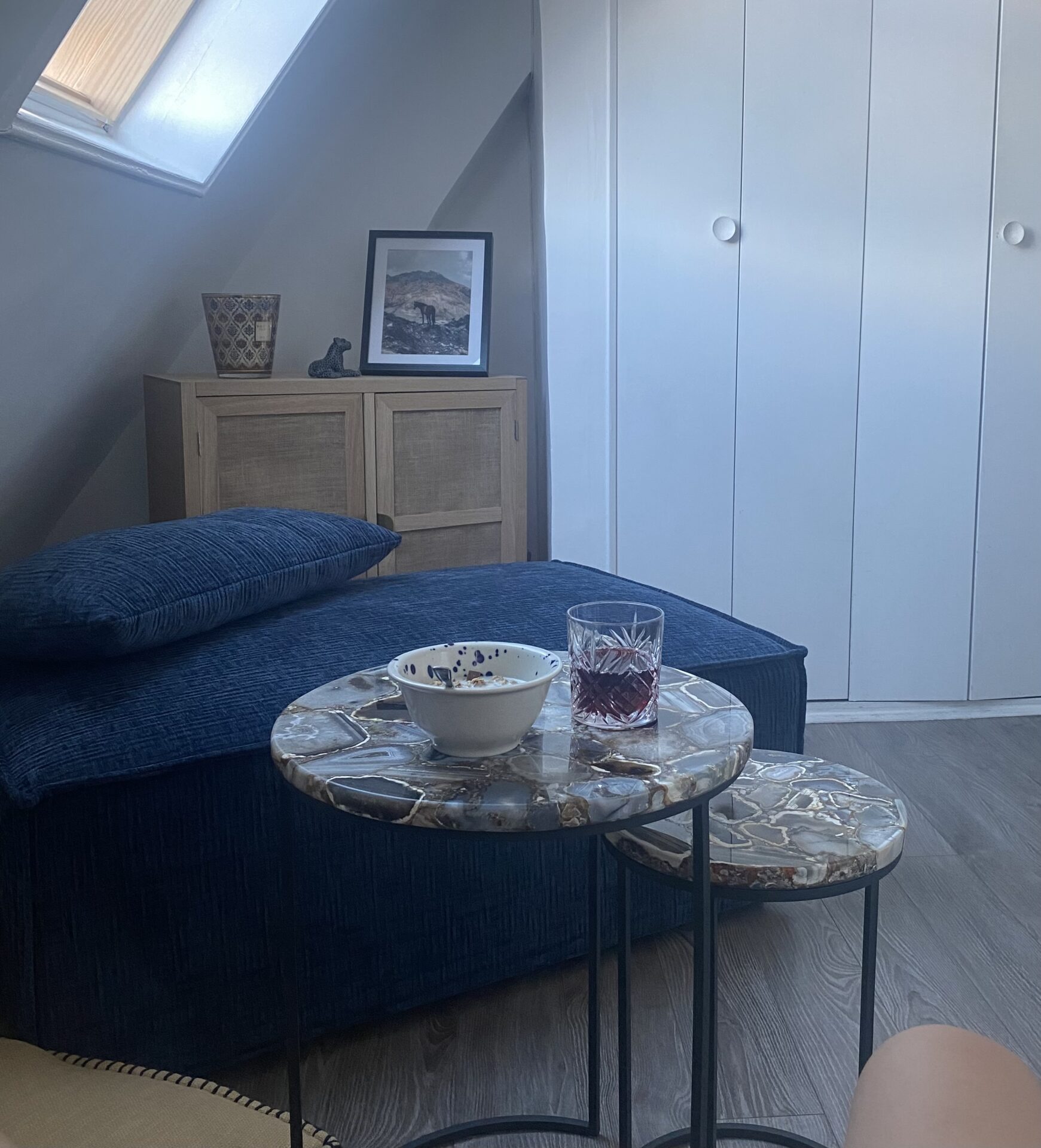 Ensemble fauteuil et pouf Mazzini Sofas – Image 4