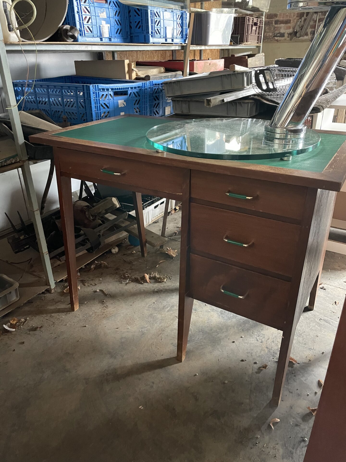 Bureau vintage bois et sous main vert – Image 2