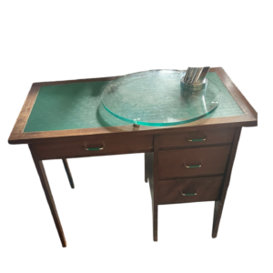 Bureau vintage bois et sous main vert