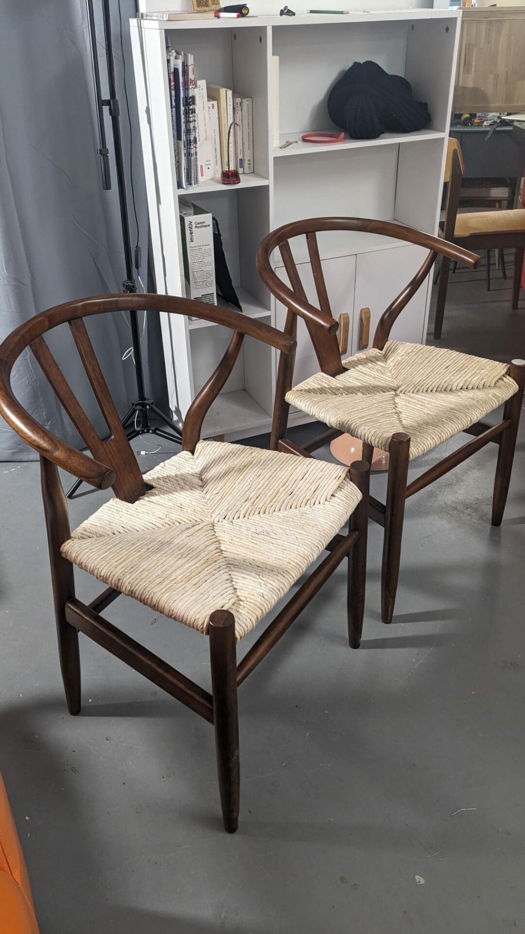 Lot de 2 chaises en mindi massif – Image 2