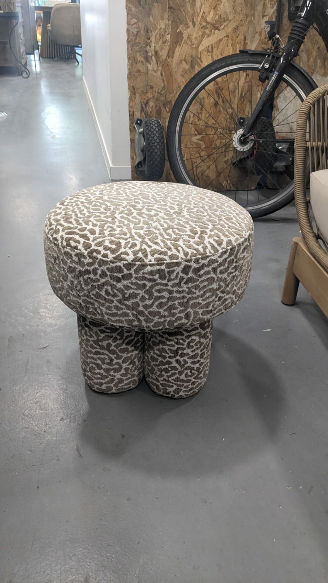 Corinthe - Pouf ou tabouret, Léopard marron – Image 2