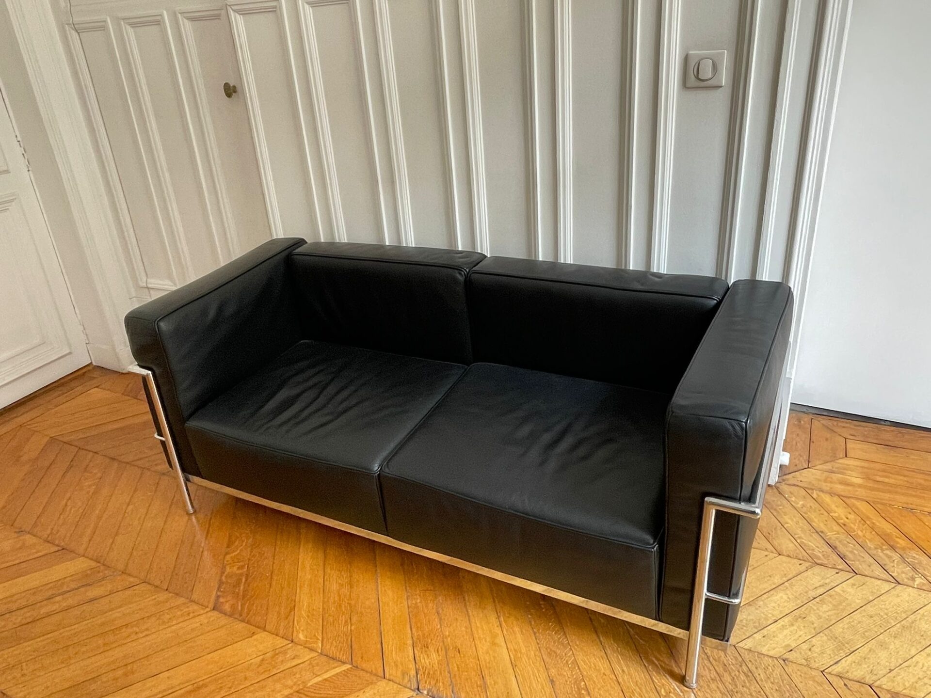 Canapé cuir noir style LC2 Le Corbusier – Image 2