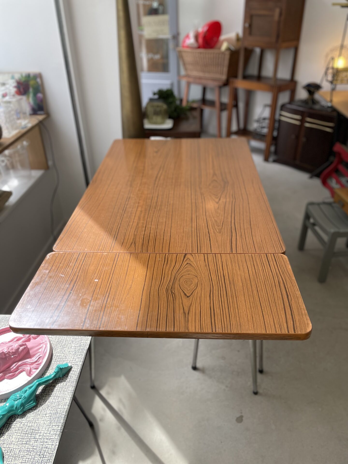 Table Formica marron extensible 4-8 personnes années 60/70 – Image 10