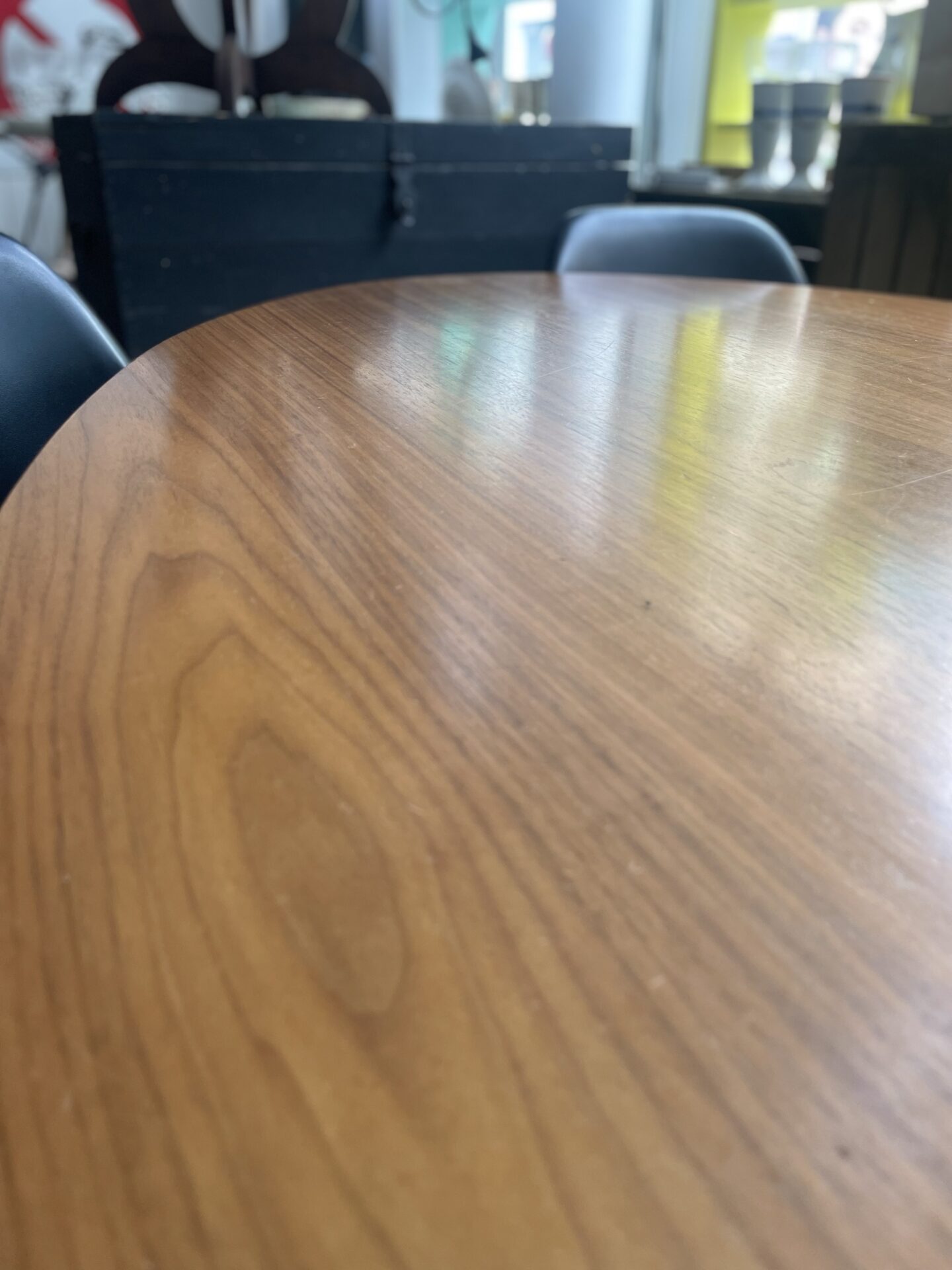 Grande table de salle à manger ovale avec pied central noir – Image 11