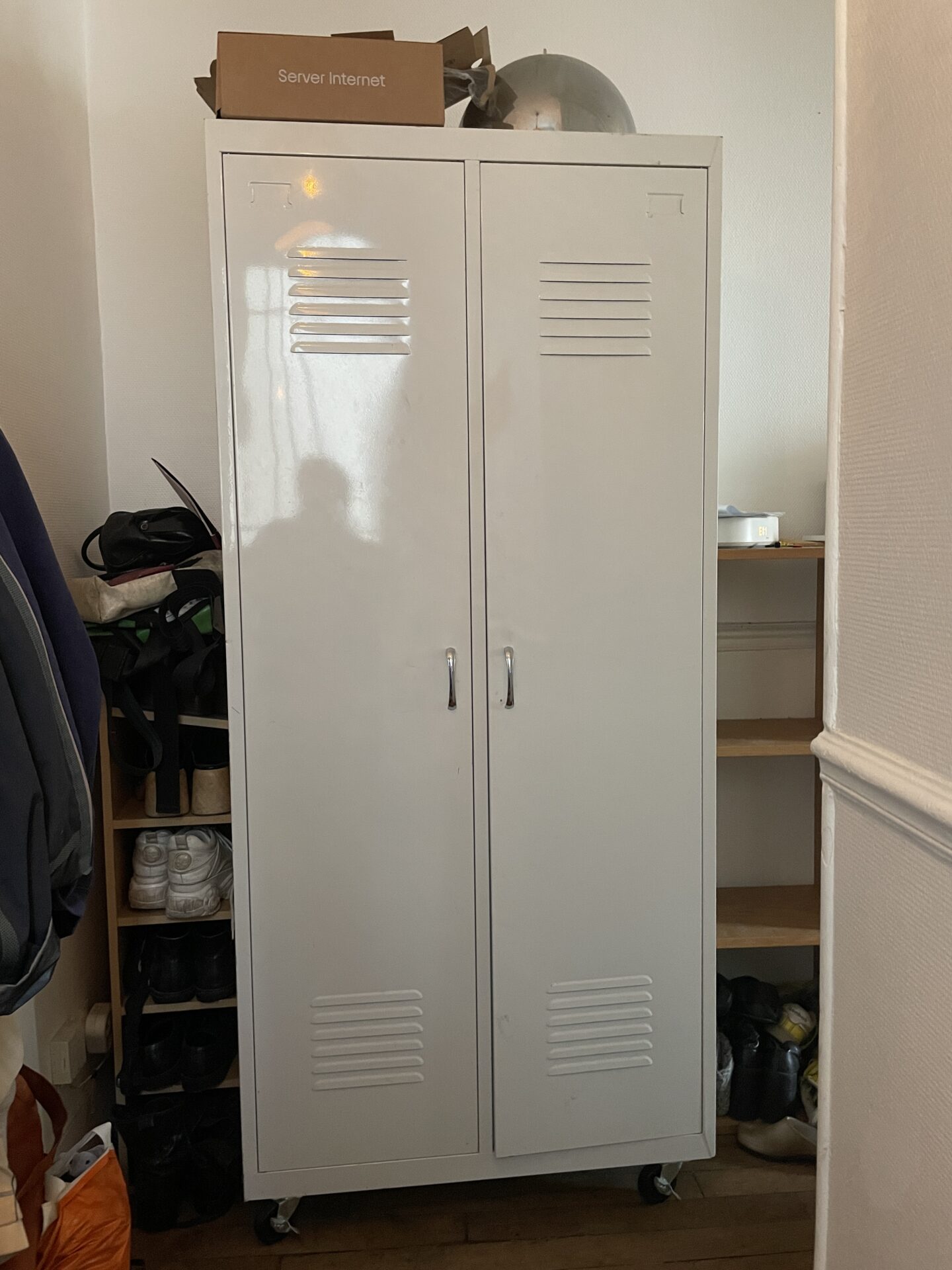 Armoire métallique blanche – Image 2