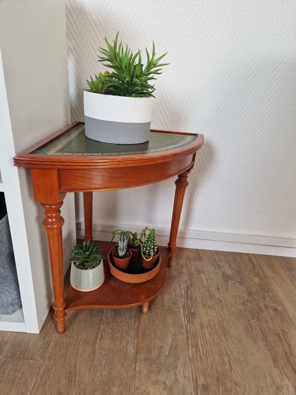 Jolie table d’angle ancienne – Image 2