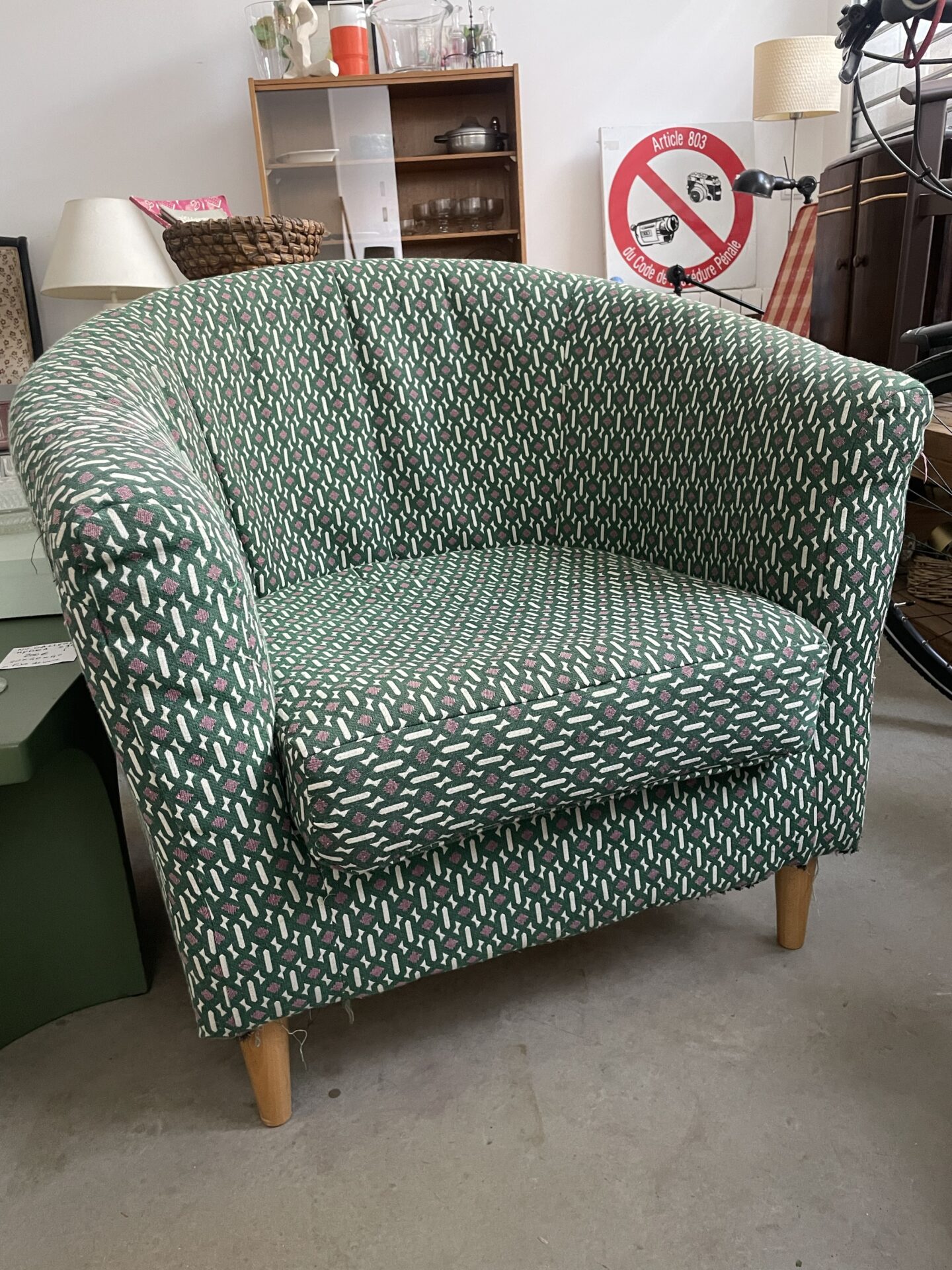Fauteuil à motifs verts – Image 6